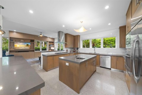 Villa ou maison à vendre à Miami Beach, Floride: 4 chambres, 279.82 m2 № 2025410 - photo 5