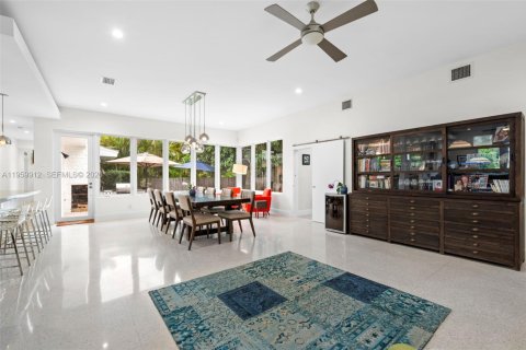 Villa ou maison à vendre à Miami Beach, Floride: 4 chambres, 279.82 m2 № 2025410 - photo 2