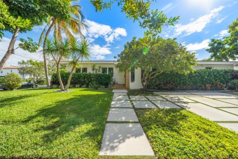 Villa ou maison à vendre à Miami Beach, Floride: 4 chambres, 279.82 m2 № 2025410 - photo 25