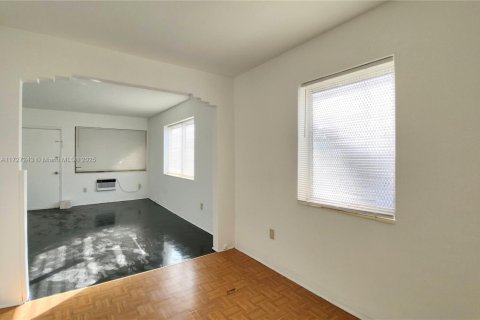 Commercial property in Miami, Florida 437.76 sq.m. № 1702876 - photo 3