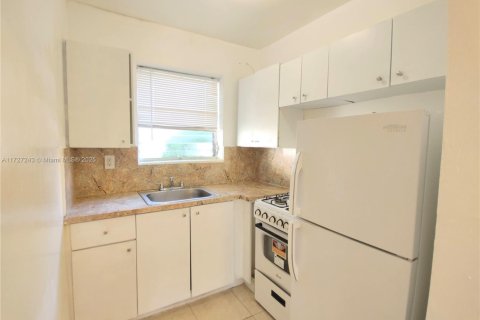 Commercial property in Miami, Florida 437.76 sq.m. № 1702876 - photo 16
