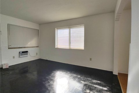 Commercial property in Miami, Florida 437.76 sq.m. № 1702876 - photo 12
