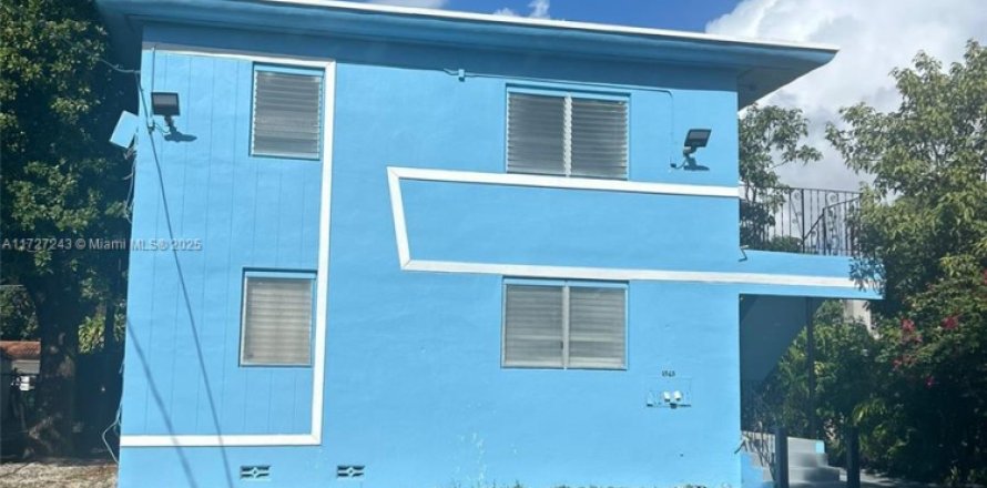 Commercial property in Miami, Florida 437.76 sq.m. № 1702876