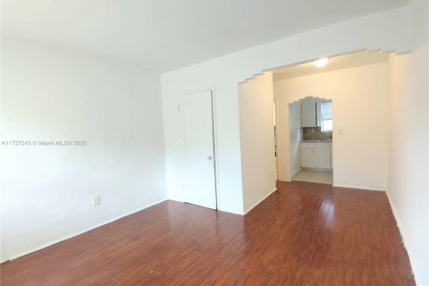 Commercial property in Miami, Florida 437.76 sq.m. № 1702876 - photo 14