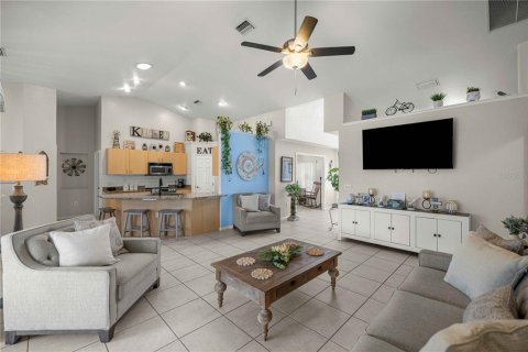 House in Ocala, Florida 3 bedrooms, 199.18 sq.m. № 2258377 - photo 19