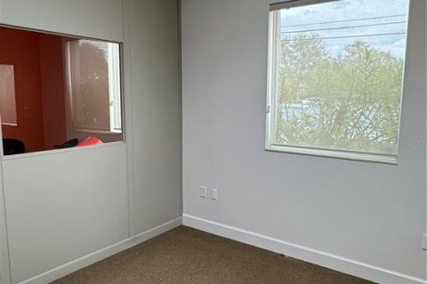 Immobilier commercial à louer à Saint Lucie, Floride № 2106985 - photo 6