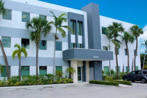 Immobilier commercial à Saint Lucie, Floride № 2106985