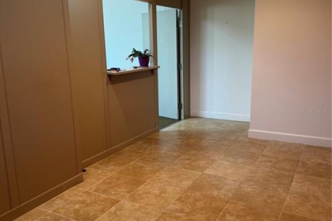 Immobilier commercial à louer à Saint Lucie, Floride № 2106985 - photo 2