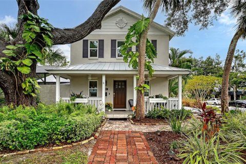 House in Sarasota, Florida 5 bedrooms, 272.95 sq.m. № 2325187