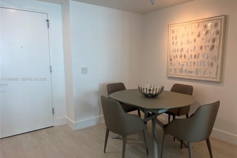 Condo in Miami, Florida, 2 bedrooms  № 2060790 - photo 15