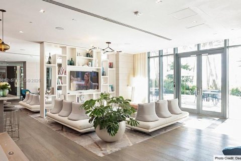 Condo in Miami, Florida, 2 bedrooms  № 2060790 - photo 19