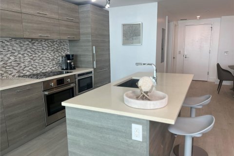 Condo in Miami, Florida, 2 bedrooms  № 2060790 - photo 11
