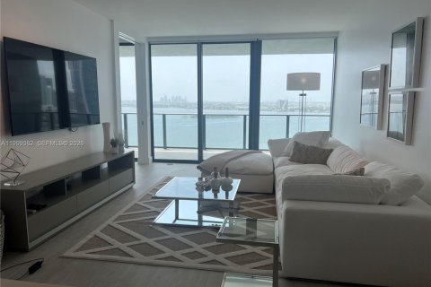 Condo in Miami, Florida, 2 bedrooms  № 2060790 - photo 14