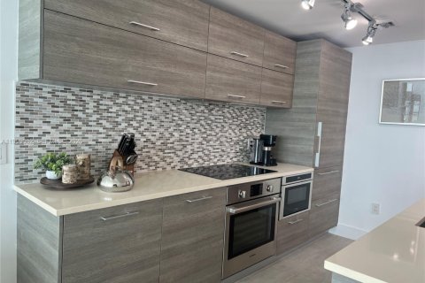 Condo in Miami, Florida, 2 bedrooms  № 2060790 - photo 8