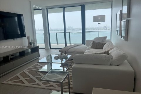 Condo in Miami, Florida, 2 bedrooms  № 2060790 - photo 12