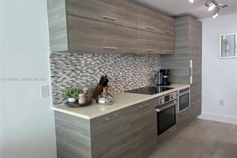 Condo in Miami, Florida, 2 bedrooms  № 2060790 - photo 10