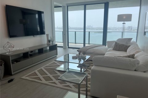 Condo in Miami, Florida, 2 bedrooms  № 2060790 - photo 13