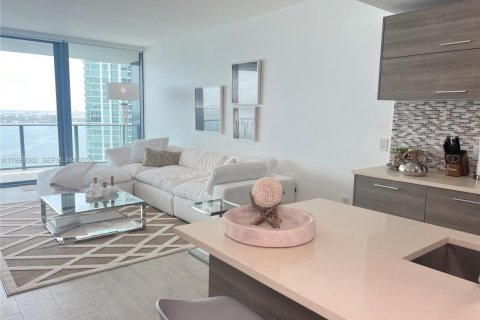 Condo in Miami, Florida, 2 bedrooms  № 2060790 - photo 7