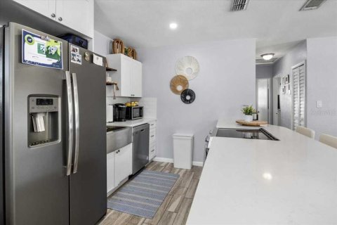 House in Saint Petersburg, Florida 3 bedrooms, 109.62 sq.m. № 1786135 - photo 16
