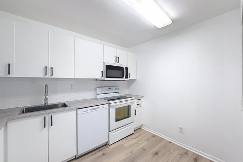 Condo in Deerfield Beach, Florida, 2 bedrooms № 2245394 - photo 4