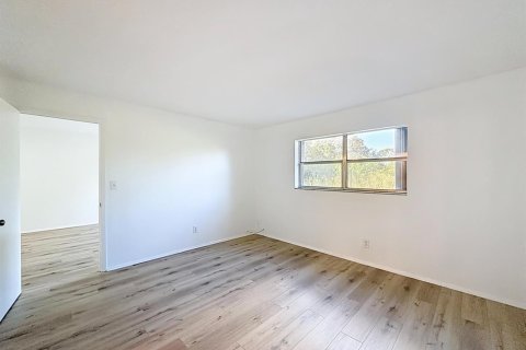 Condo in Deerfield Beach, Florida, 2 bedrooms № 2245394 - photo 15