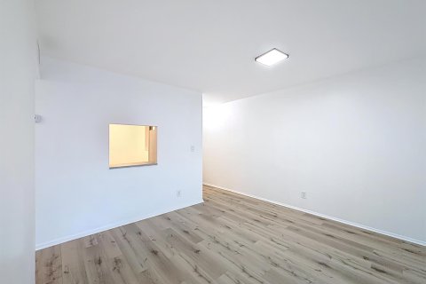 Condo in Deerfield Beach, Florida, 2 bedrooms № 2245394 - photo 10