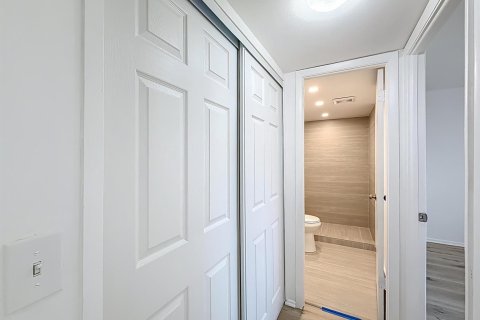 Condo in Deerfield Beach, Florida, 2 bedrooms № 2245394 - photo 22