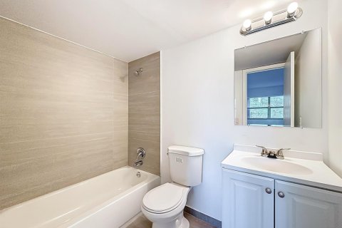 Condo in Deerfield Beach, Florida, 2 bedrooms № 2245394 - photo 17