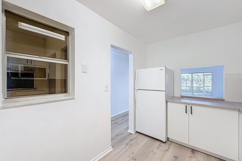 Condo in Deerfield Beach, Florida, 2 bedrooms № 2245394 - photo 7