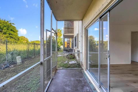 Condo in Deerfield Beach, Florida, 2 bedrooms № 2245394 - photo 26