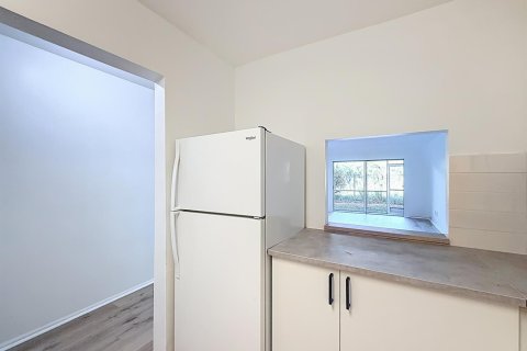 Condo in Deerfield Beach, Florida, 2 bedrooms № 2245394 - photo 8