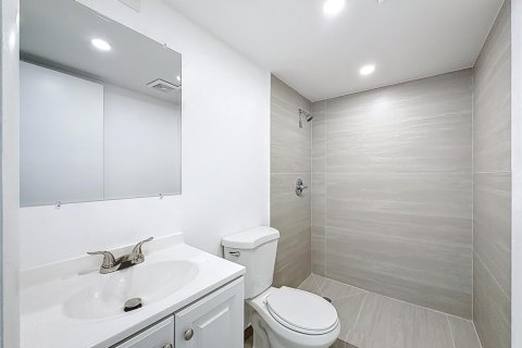 Condo in Deerfield Beach, Florida, 2 bedrooms № 2245394 - photo 21