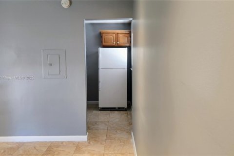 Villa ou maison à louer à Dania Beach, Floride: 1 chambre, 229.93 m2 № 1934345 - photo 8