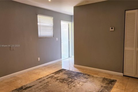 Villa ou maison à louer à Dania Beach, Floride: 1 chambre, 229.93 m2 № 1934345 - photo 1