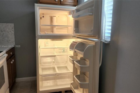 Villa ou maison à louer à Dania Beach, Floride: 1 chambre, 229.93 m2 № 1934345 - photo 3