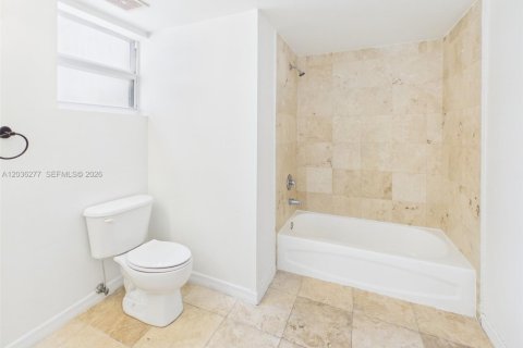 Copropriété à louer à Miami, Floride: 2 chambres, 190.82 m2 № 2084257 - photo 19