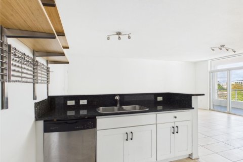 Copropriété à louer à Miami, Floride: 2 chambres, 190.82 m2 № 2084257 - photo 7