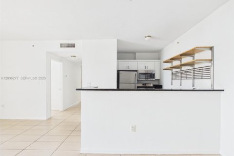 Copropriété à louer à Miami, Floride: 2 chambres, 190.82 m2 № 2084257 - photo 5