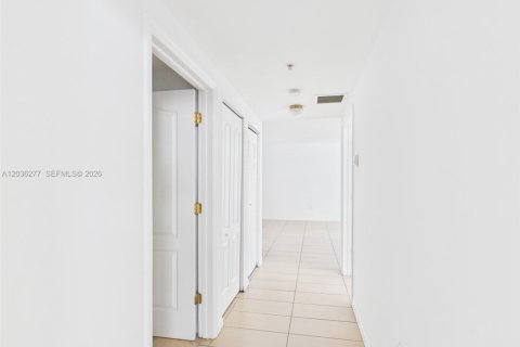 Copropriété à louer à Miami, Floride: 2 chambres, 190.82 m2 № 2084257 - photo 13