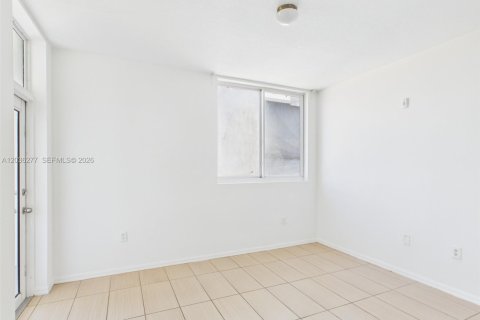 Copropriété à louer à Miami, Floride: 2 chambres, 190.82 m2 № 2084257 - photo 10