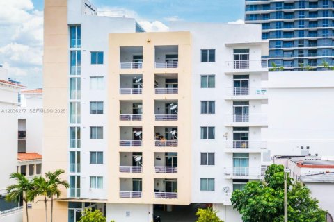 Copropriété à louer à Miami, Floride: 2 chambres, 190.82 m2 № 2084257 - photo 1