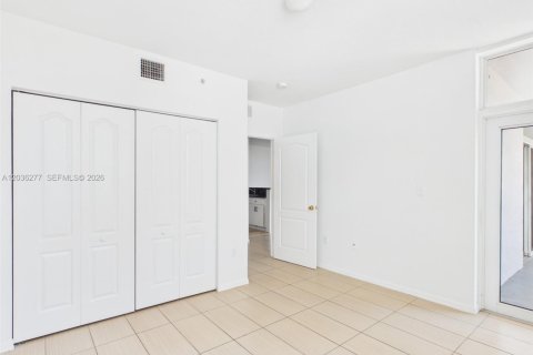 Copropriété à louer à Miami, Floride: 2 chambres, 190.82 m2 № 2084257 - photo 9