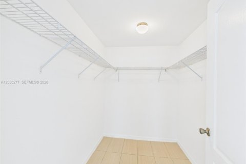 Copropriété à louer à Miami, Floride: 2 chambres, 190.82 m2 № 2084257 - photo 14