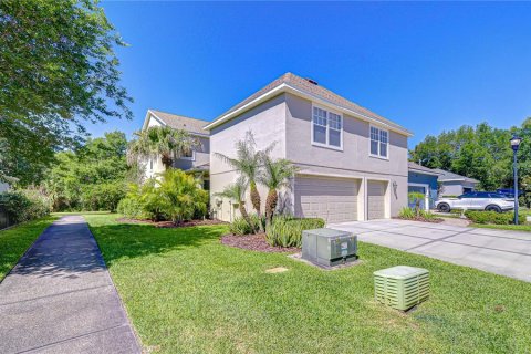 House in Fish Hawk, Florida 5 bedrooms, 318.75 sq.m. № 2104909 - photo 2