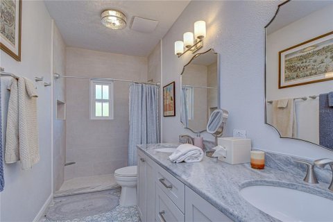 House in Fish Hawk, Florida 5 bedrooms, 318.75 sq.m. № 2104909 - photo 23
