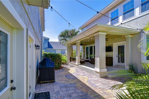 House in Fish Hawk, Florida 5 bedrooms, 318.75 sq.m. № 2104909 - photo 3