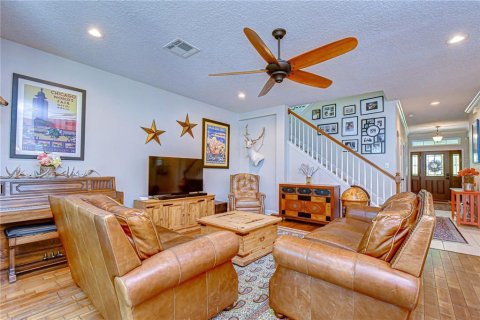 House in Fish Hawk, Florida 5 bedrooms, 318.75 sq.m. № 2104909 - photo 8