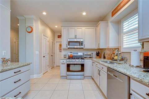 House in Fish Hawk, Florida 5 bedrooms, 318.75 sq.m. № 2104909 - photo 13