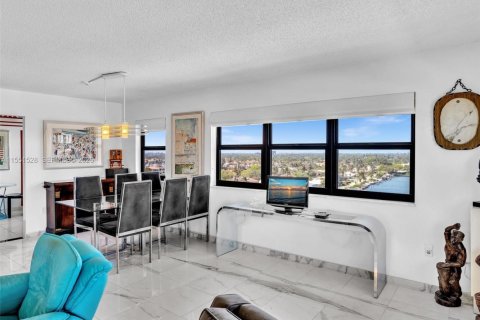 Condo in Hollywood, Florida, 2 bedrooms № 2090233 - photo 11