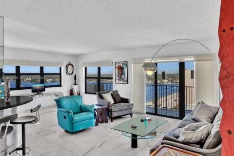 Condo in Hollywood, Florida, 2 bedrooms № 2090233 - photo 6
